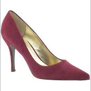 Nine West red pumps